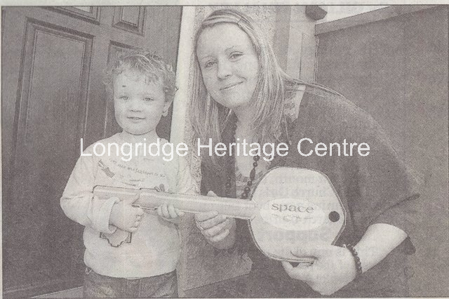 875B1 - Co-op building - Mother & child with key - Unknown